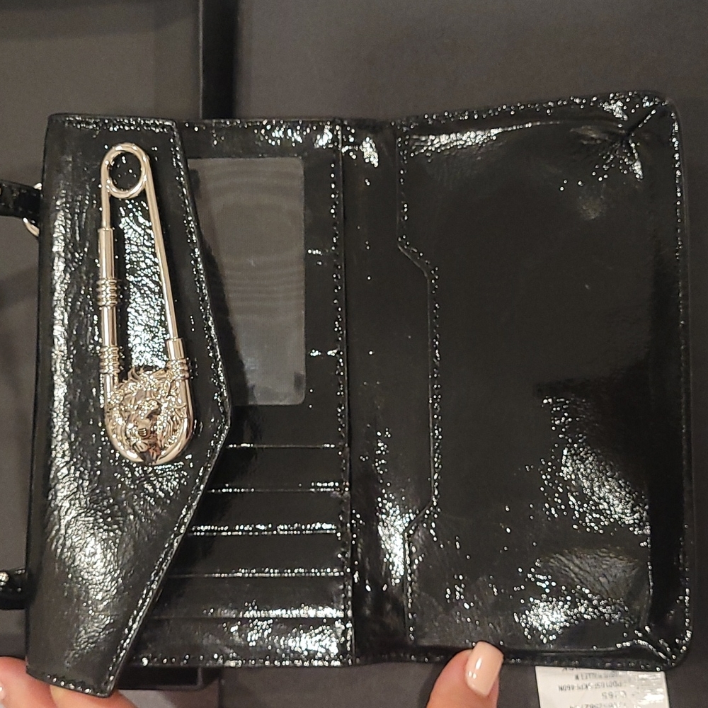Versace Versus Black Patent Leather Crossbody w/Medusa Safety Pin Incl Box - Picture 6 of 8